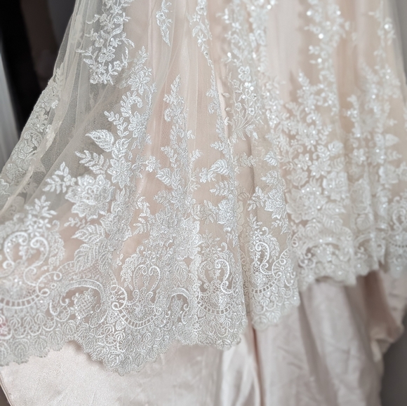 Maggie Sottero Nola Lace Wedding Dress - Picture 10 of 17